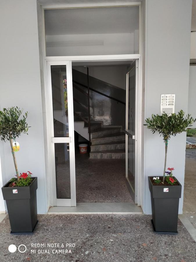 Cosi Apartment Paralia Dionisiou Exterior foto